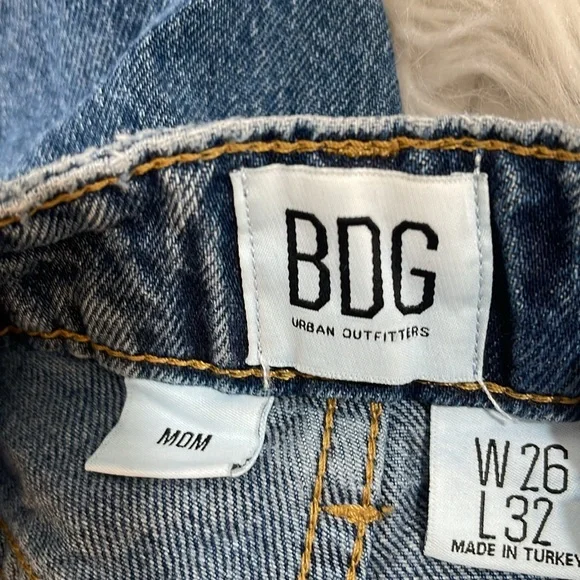 BDG Mom High Rise Distressed Denim Jeans Size 26 - Picture 8 of 9